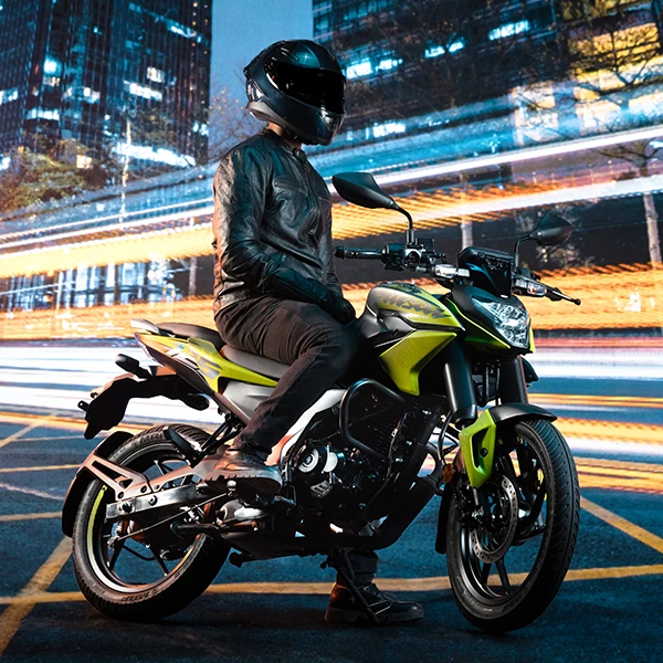 Pulsar N125 en action