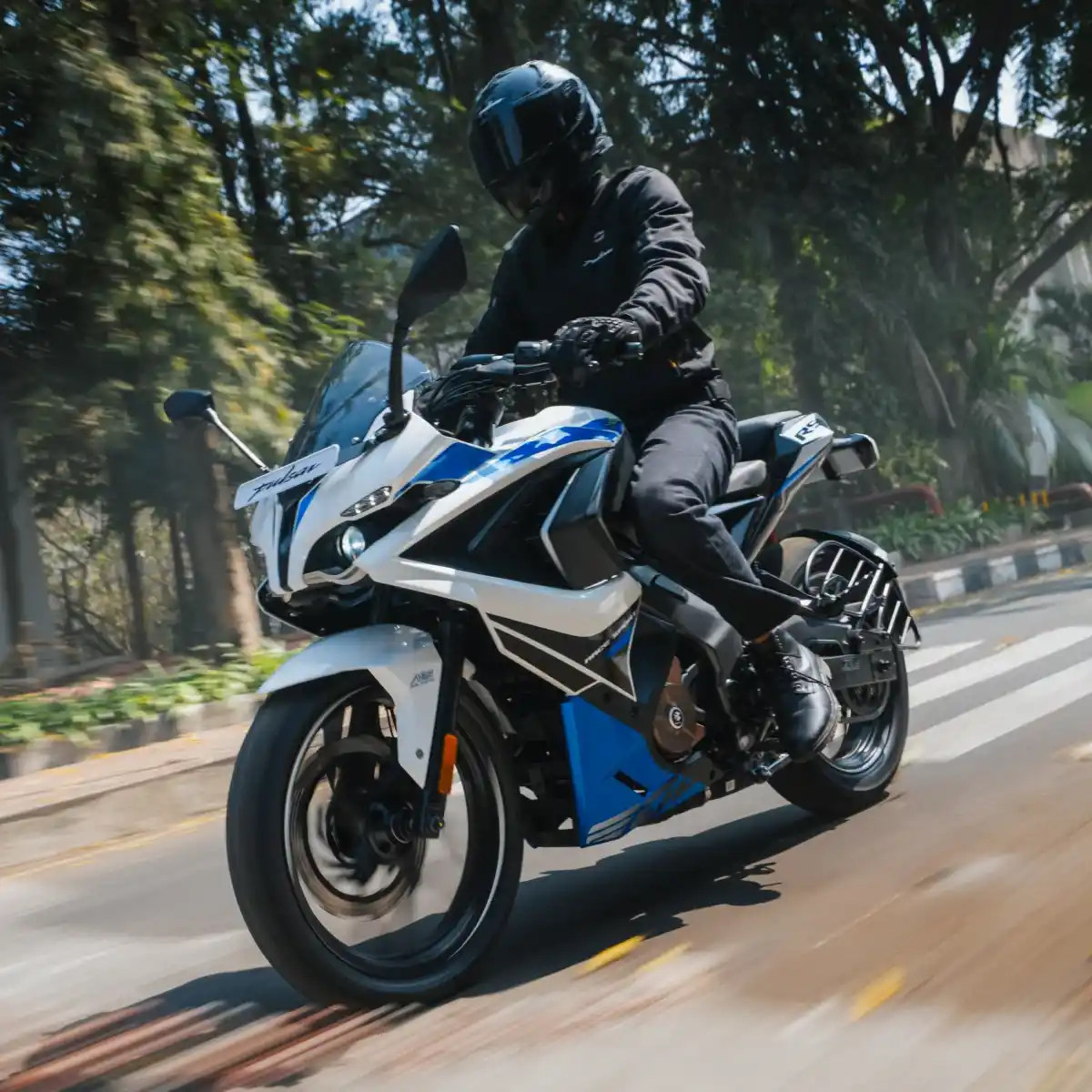 Pulsar RS200 en action